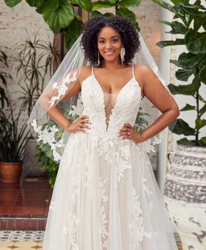 Floral Lace & Beaded Finger Tip Veil